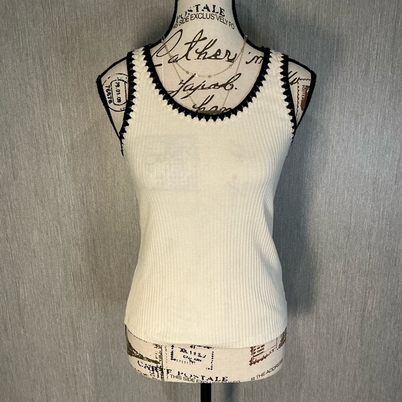 H&M White Ribbed Tank Top with Black Trim Size Small - Picture 1 of 9